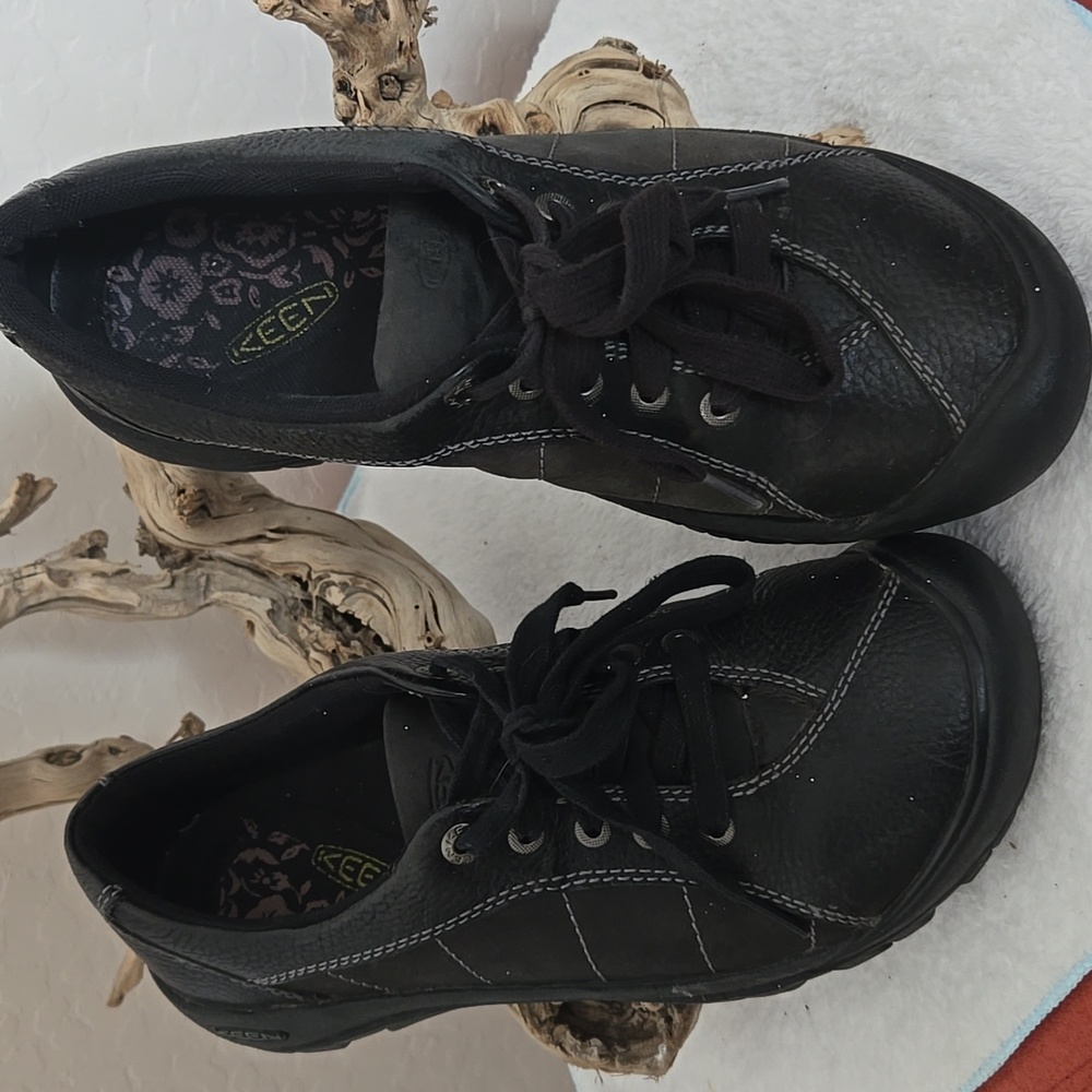 Keen Women's Black Casual Shoes - Picture 2 of 8